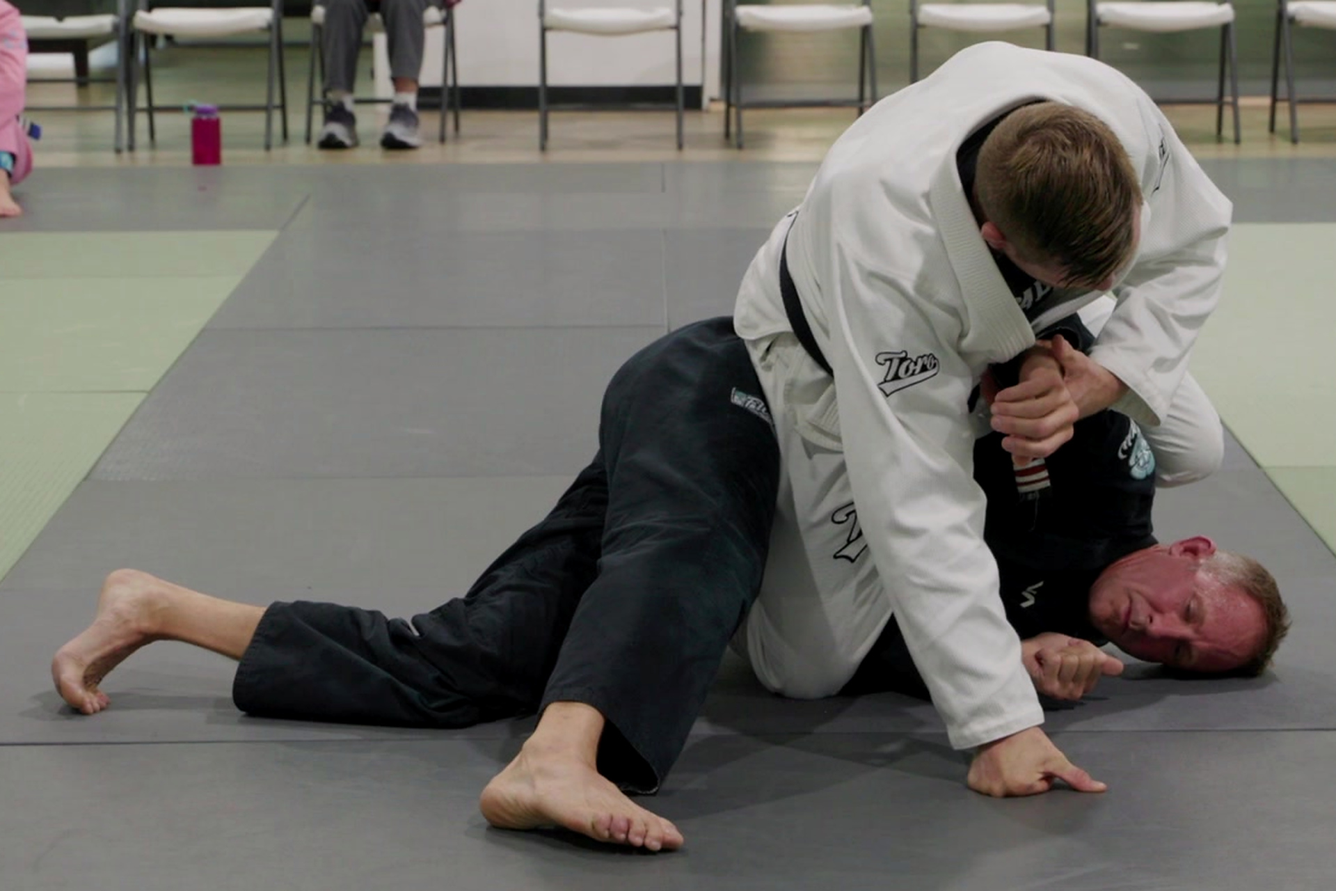 Armbar from Mount vs Bridge